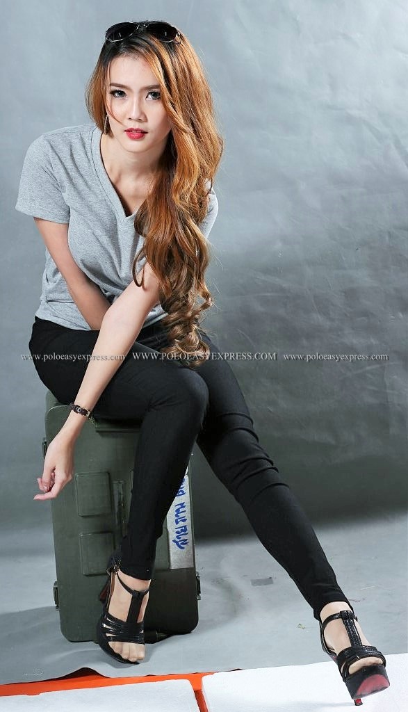 M เสื้อยืด สีเทาท็อปดาย คอวี แขนสั้น Size M