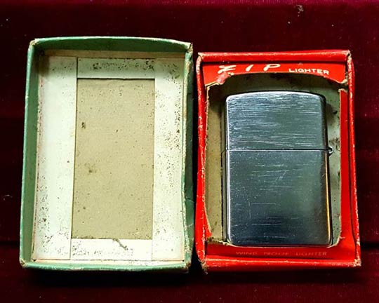 ไฟแช็คน้ำมัน ZIP เลียนแบบทรง zippo เก่าเก็บยังไม่ผ่านการใช้พร้อมกล่องเดิม