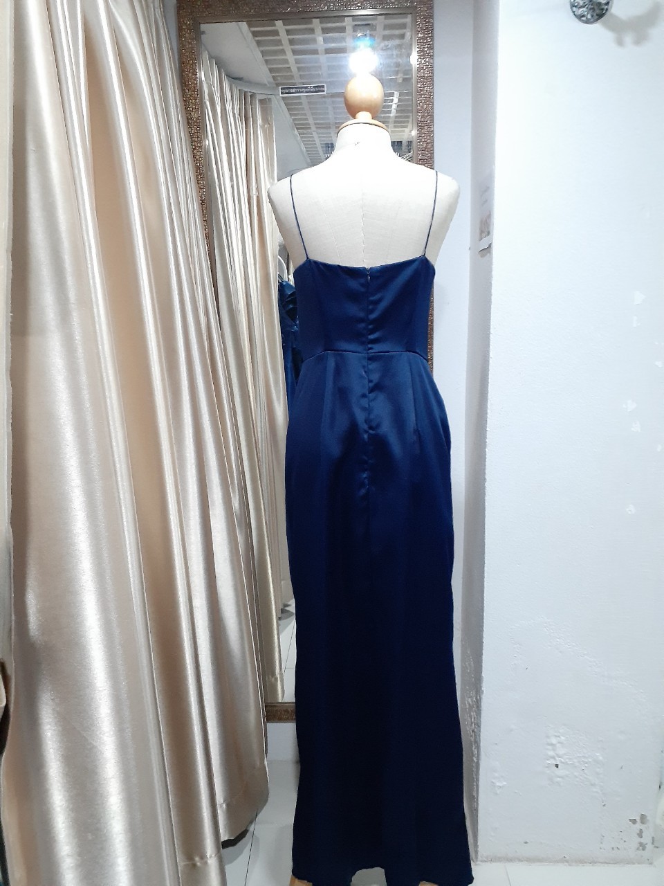 (PRE-LOVED) ชุดราตรียาวสีกรม สายเดี่ยวอกจีบ (M) มือ2