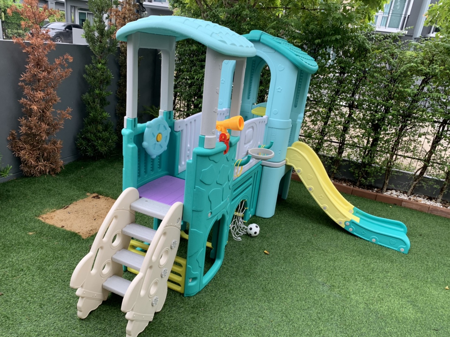 บ้านน้อนสองชั้นบันไดจรวด