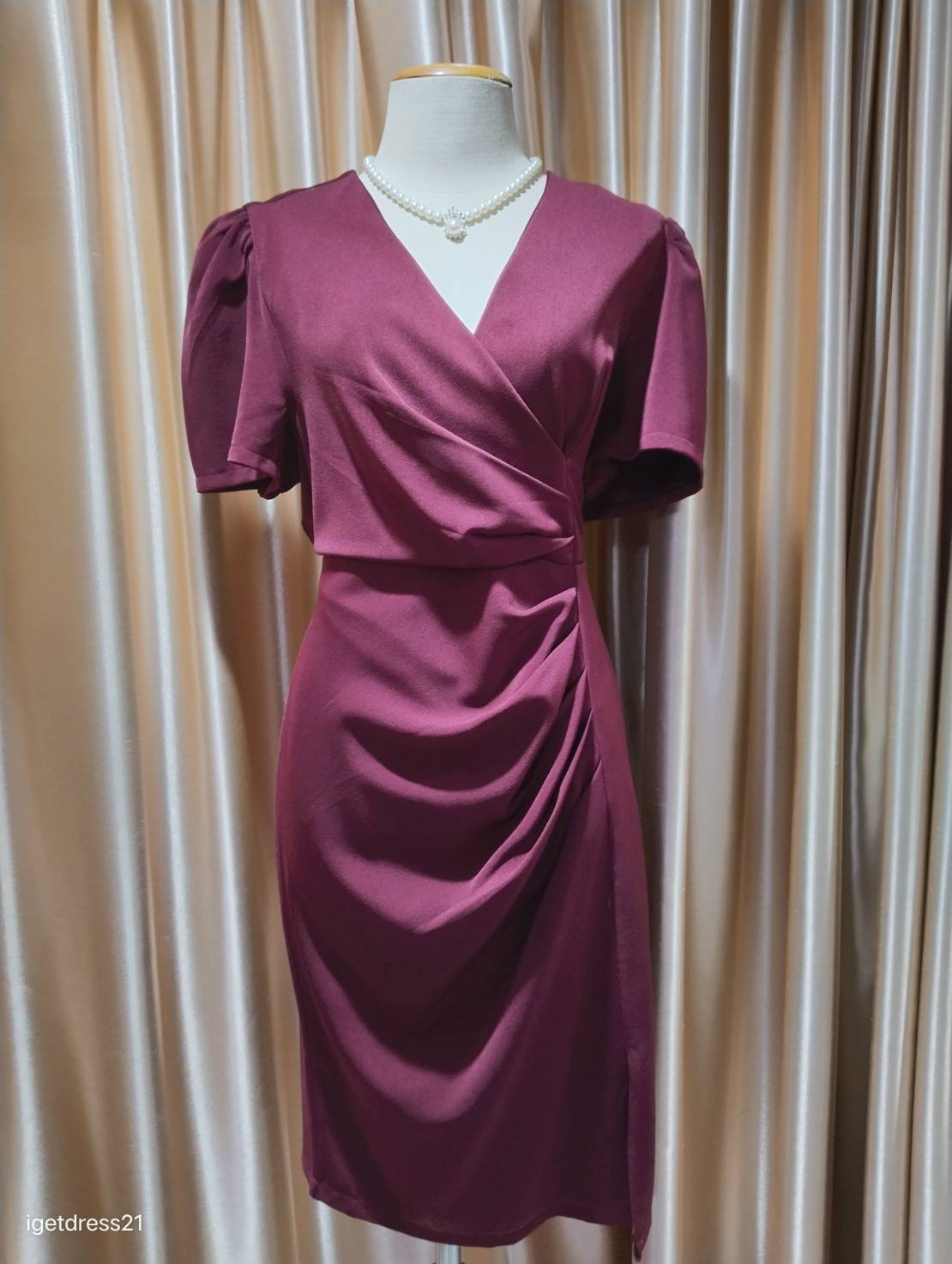 เดรสสั้นสีแดง แขนสั้นกระโปรงจับจีบผ้าฮานาโกะ(2XL) มือ2