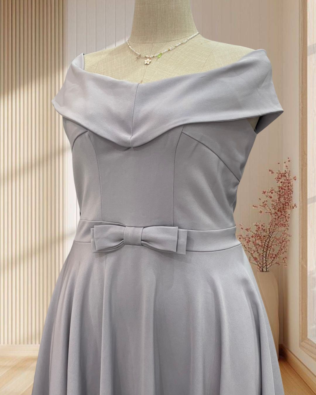 (PRE-LOVED) ราตรียาวสีเทา ปาดไหล่ผ้าหนา กระโปรงบาน ไซส์ 2XL