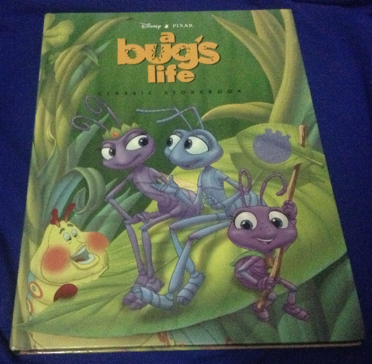 a bug's life ปกแข็งเล่มใหญ่ ภาพสี ราคา 170