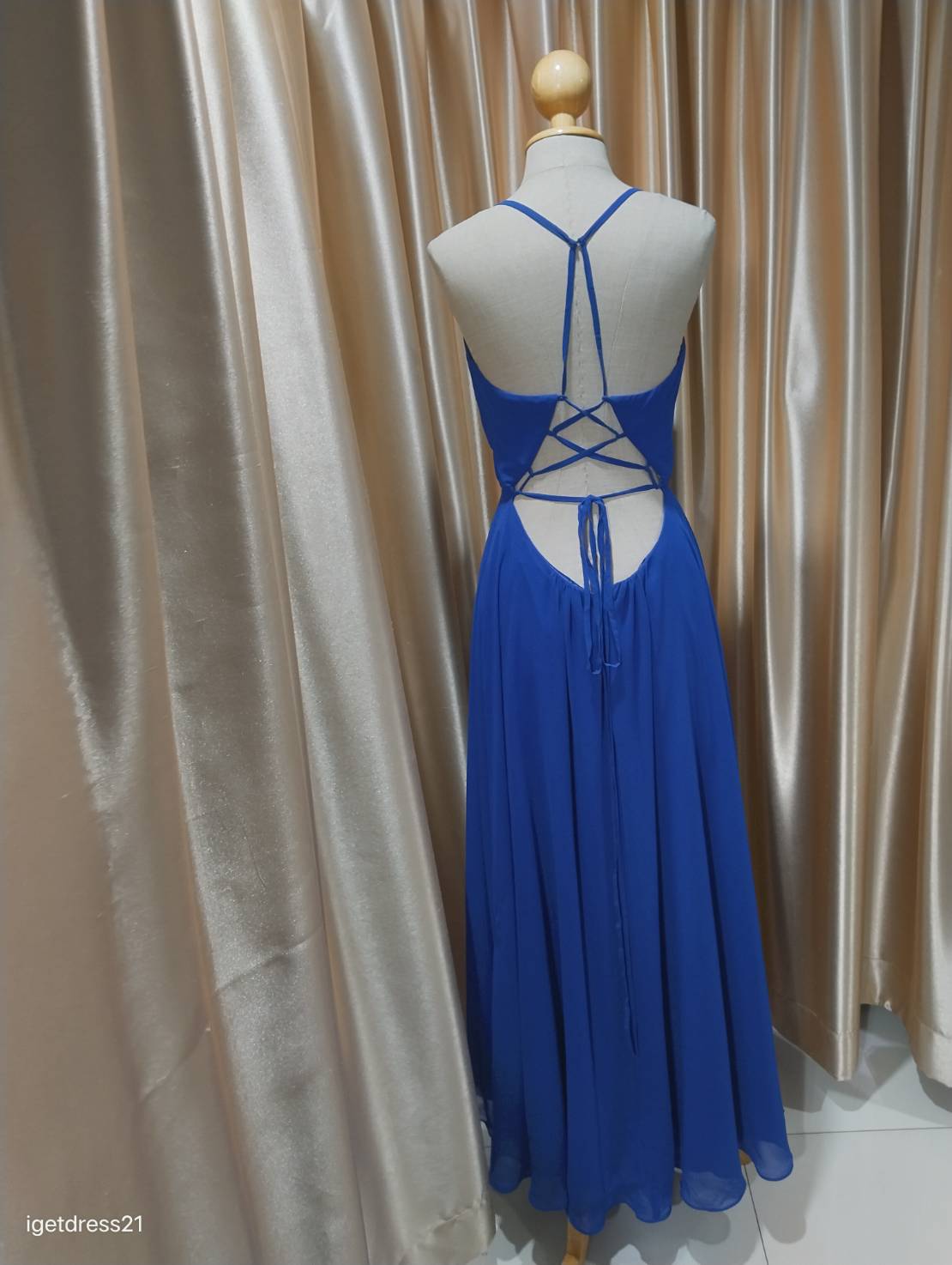 (PRE-LOVED) ชุดราตรียาวสายเดี่ยวซีทรูอก สีน้ำเงิน M