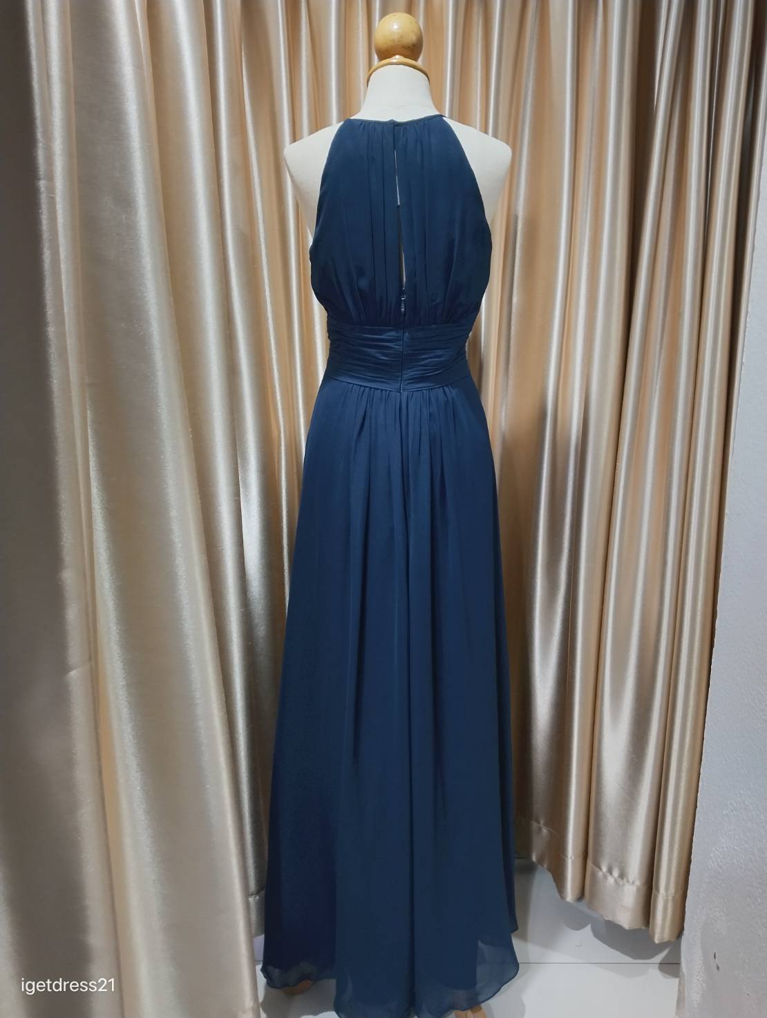 (PRE-LOVED) ชุดราตรียาวชีฟองเว้าอกสีกรม M