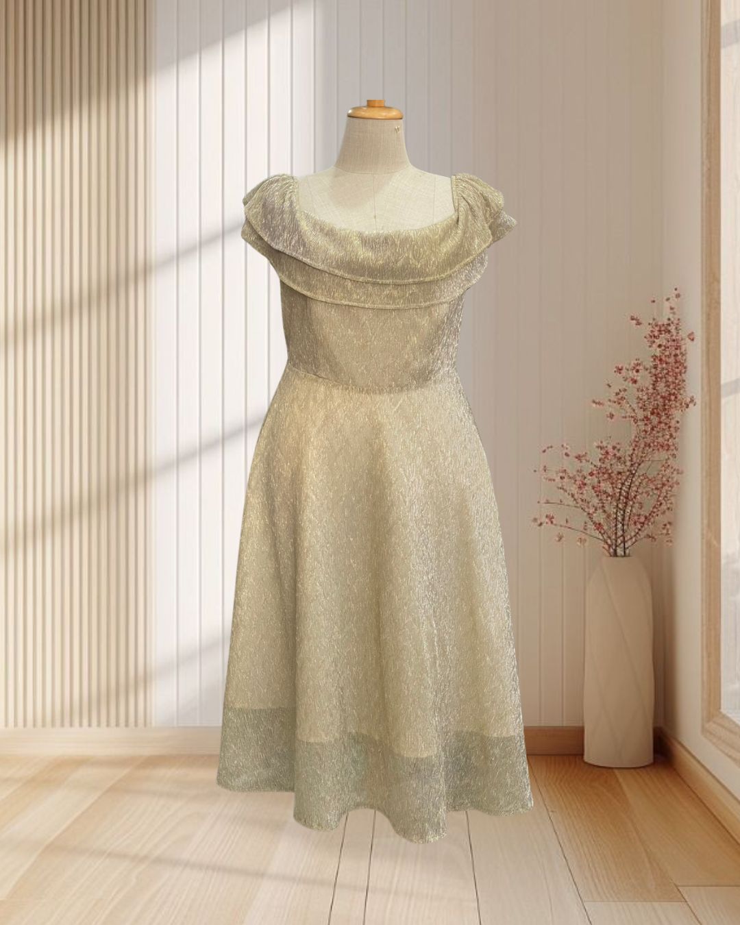 (PRE-LOVED) ราตรีสั้นสีทองเปิดบ่าอกระบาย2ชั้นผ้า silk gliter ไซส์ 2XL