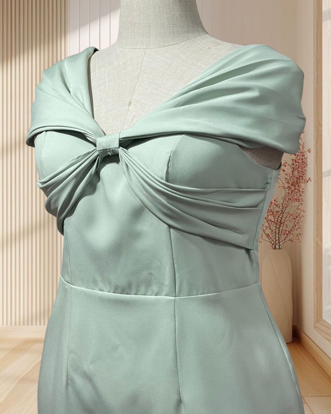 (PRE-LOVED) ราตรีสั้นสีเขียว สายเดี่ยวปาดไหล่โบว์ ไซสื 2XL