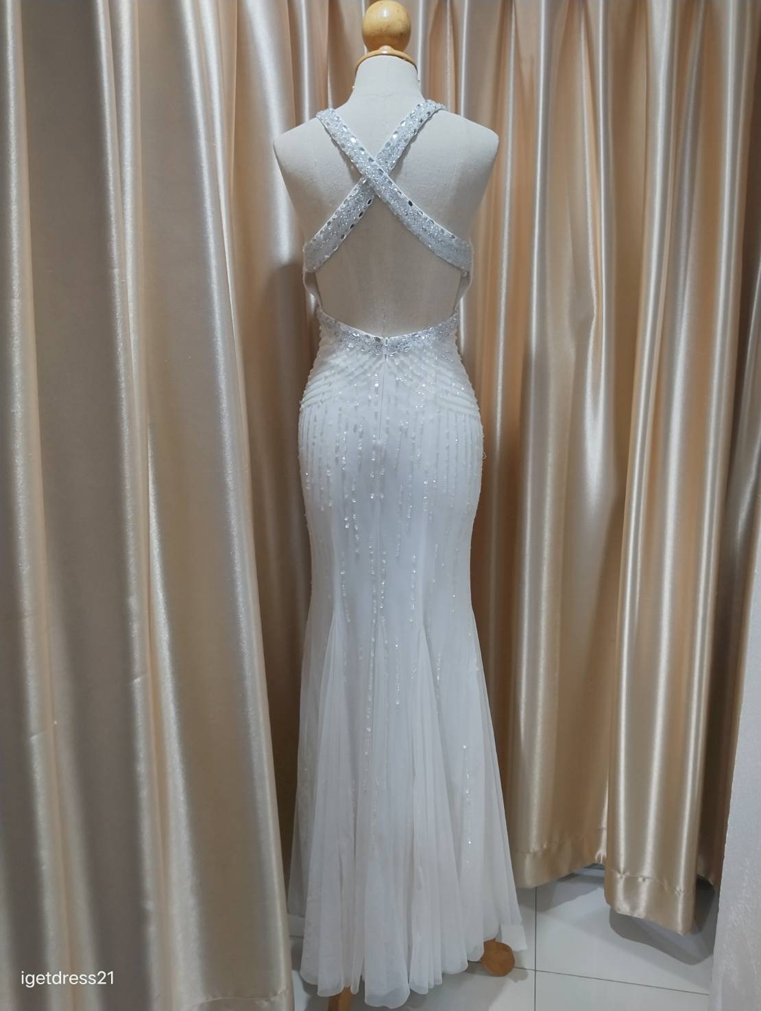 (PRE-LOVED) ชุดราตรียาวชีฟองปัก สีขาว S