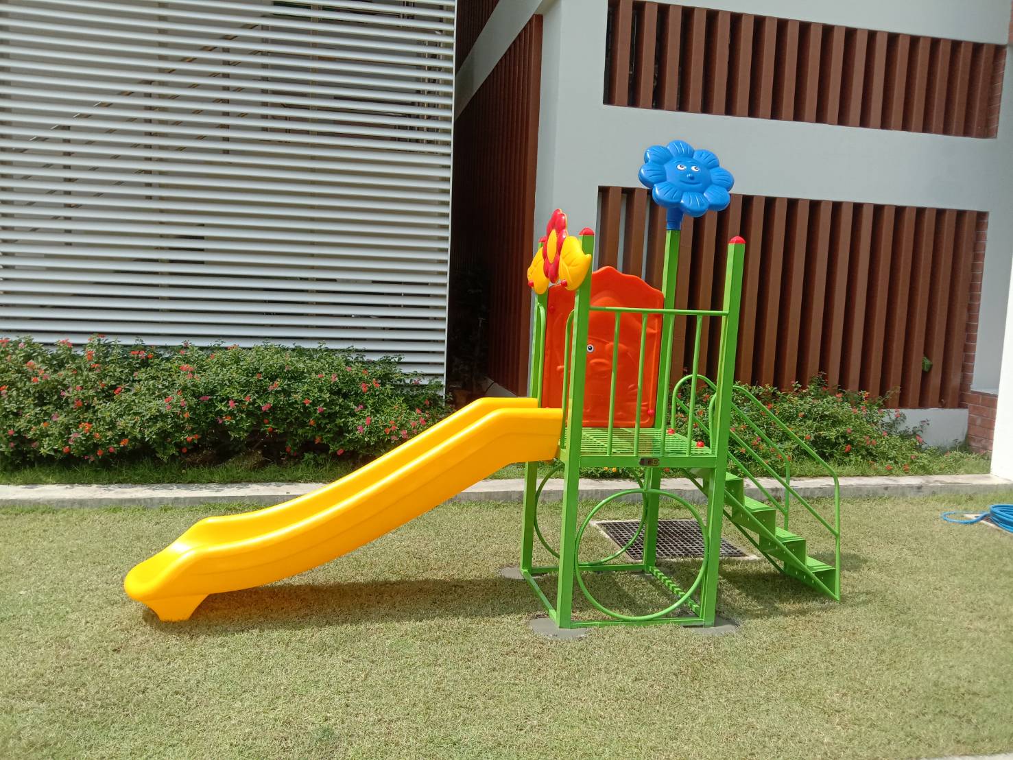 เครื่องเล่นสนาม ชุด ฟลาวเวอร์แอนด์สไลด์