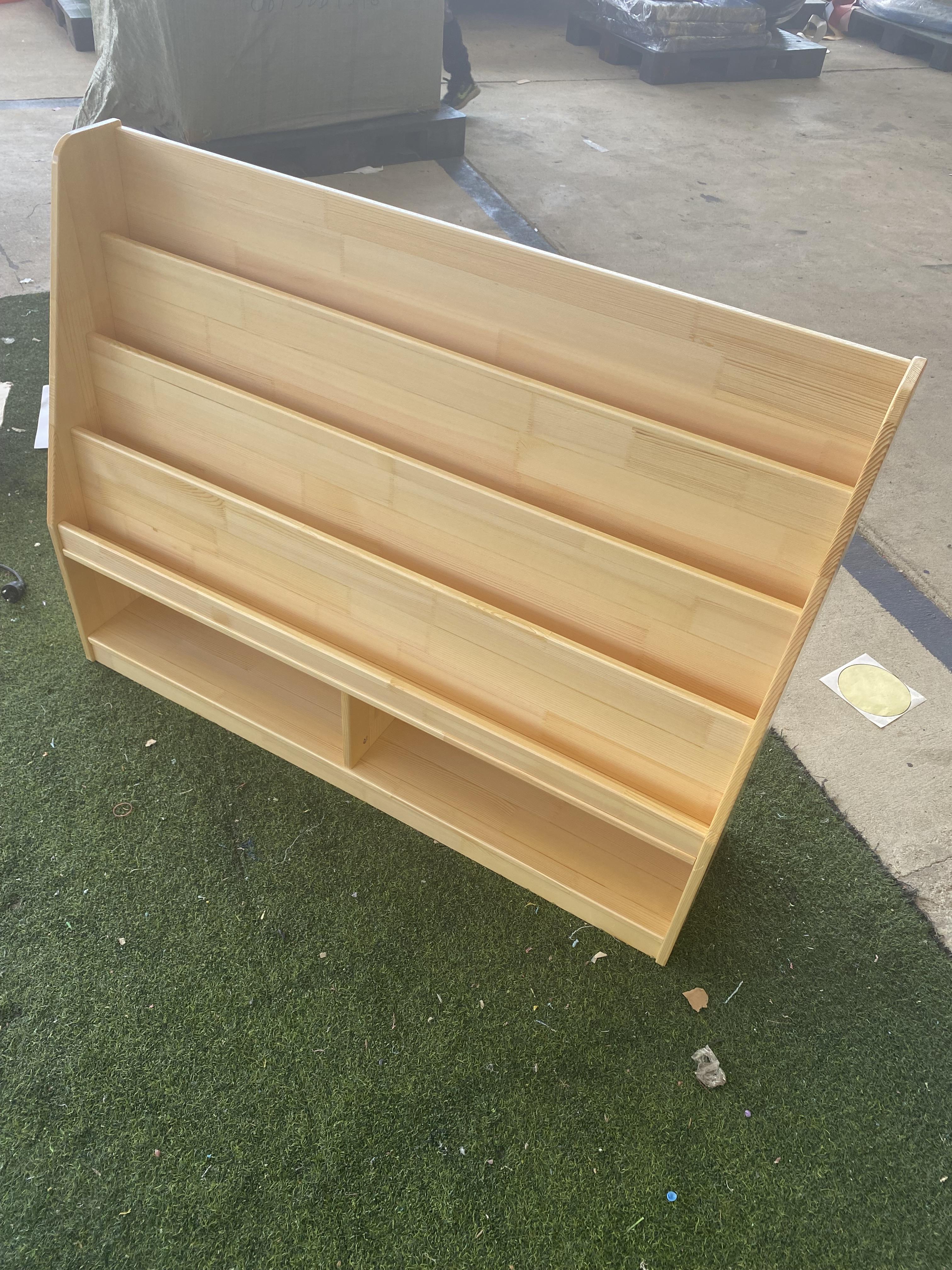 ชั้นวางหนังสือไม้