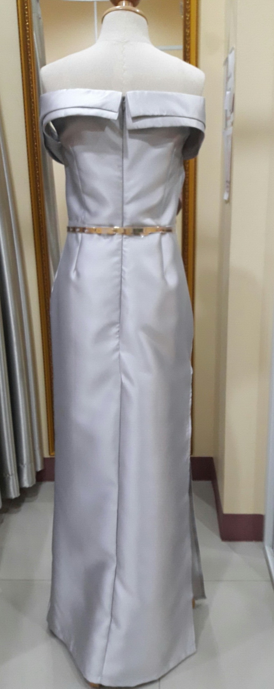 (PRE-LOVED) ชุดราตรียาวสีเทาปาดไหล่ปก2ชั้น (Size : XL)