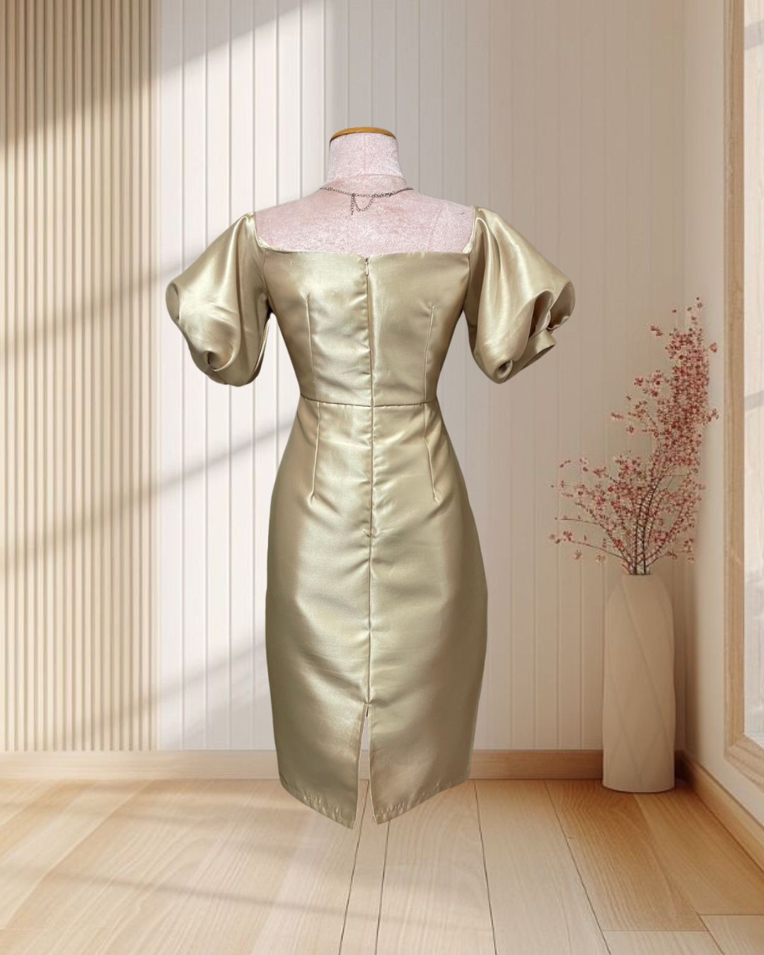 (PRE-LOVED) ชุดราตรีสั้นสีทอง ผ้าไหมเทียม เเขนตุ๊กตา ไซส์ L