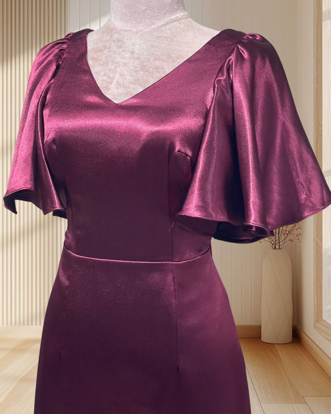 (PRE-LOVED) ชุดราตรีสั้นสีแดงไวน์ คอวีแขนระบาย ไซส์ L