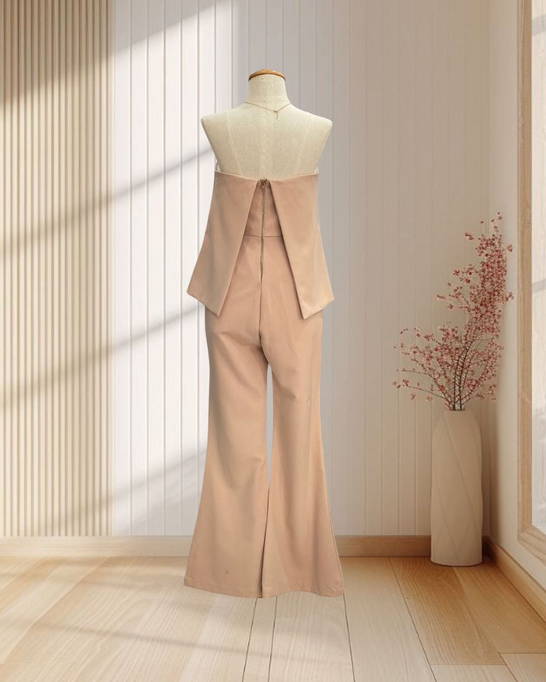 จั๊มพ์สูทสีครีม เกาะอก กางเกงขาบาน ไซส์ M