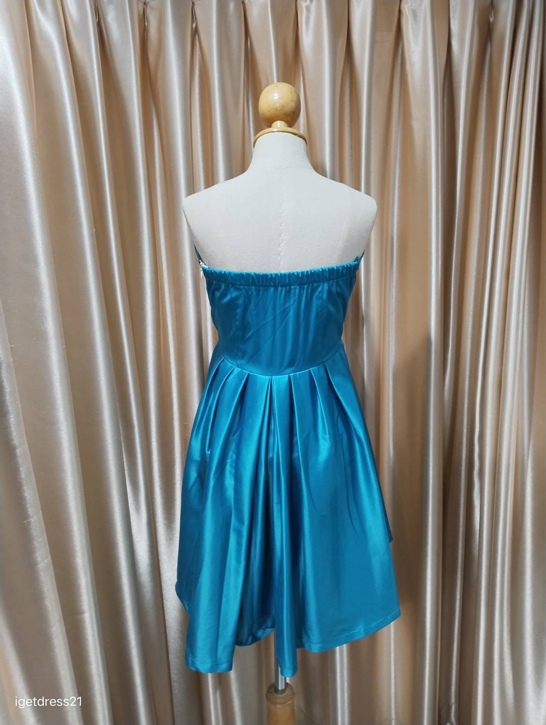 (PRE-LOVED) เกาะอกสั้นสีฟ้า เอวดอกไม้