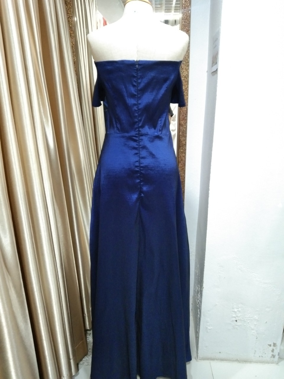 (PRE-LOVED) ราตรียาวสีกรมปาดไหล่ (L)