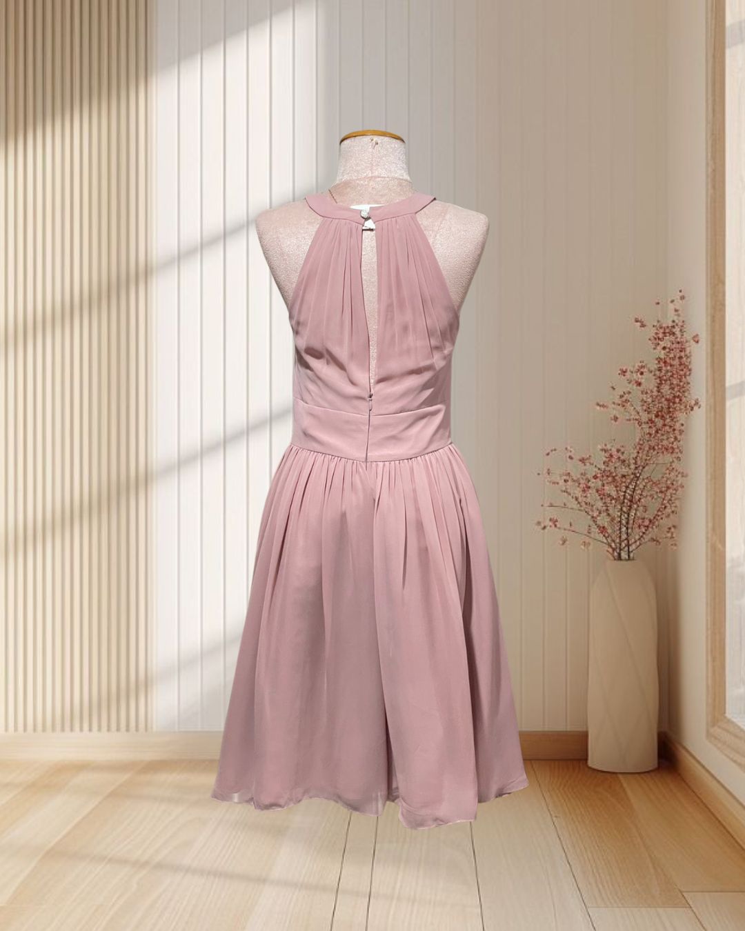 (PRE-LOVED) ราตรีสั้นสีชมพู ผ้าชีฟอง แขนกุด คอปีน ไซส์ M