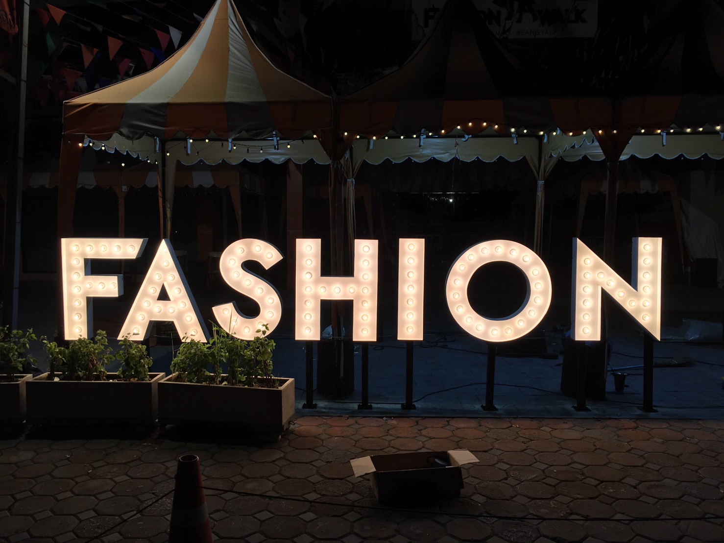 ป้ายไฟปิงปอง Fashion walk