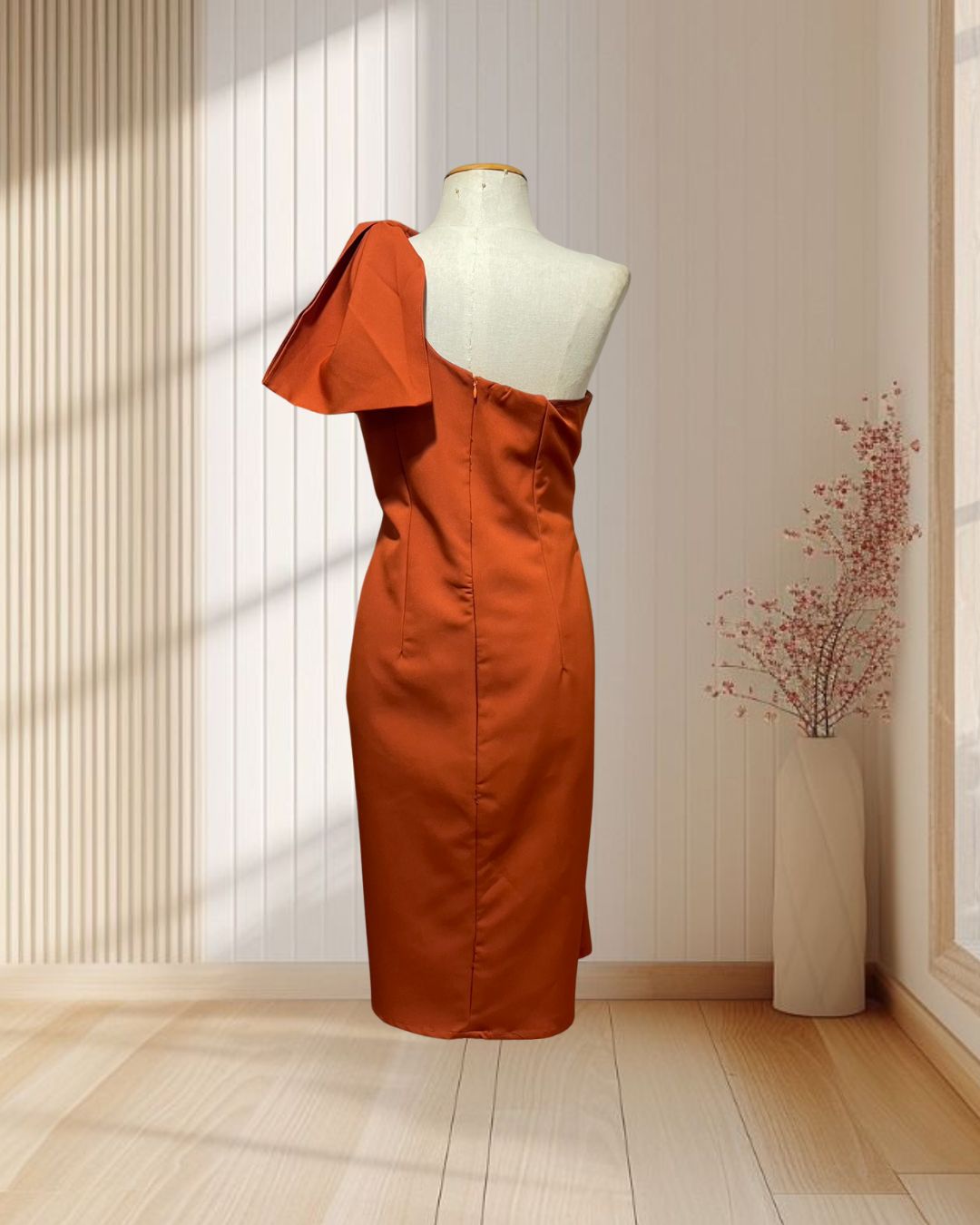 (PRE-LOVED) ชุดราตรีสั้นบ่าเฉียงแต่งโบว์สีส้มอิฐ XL