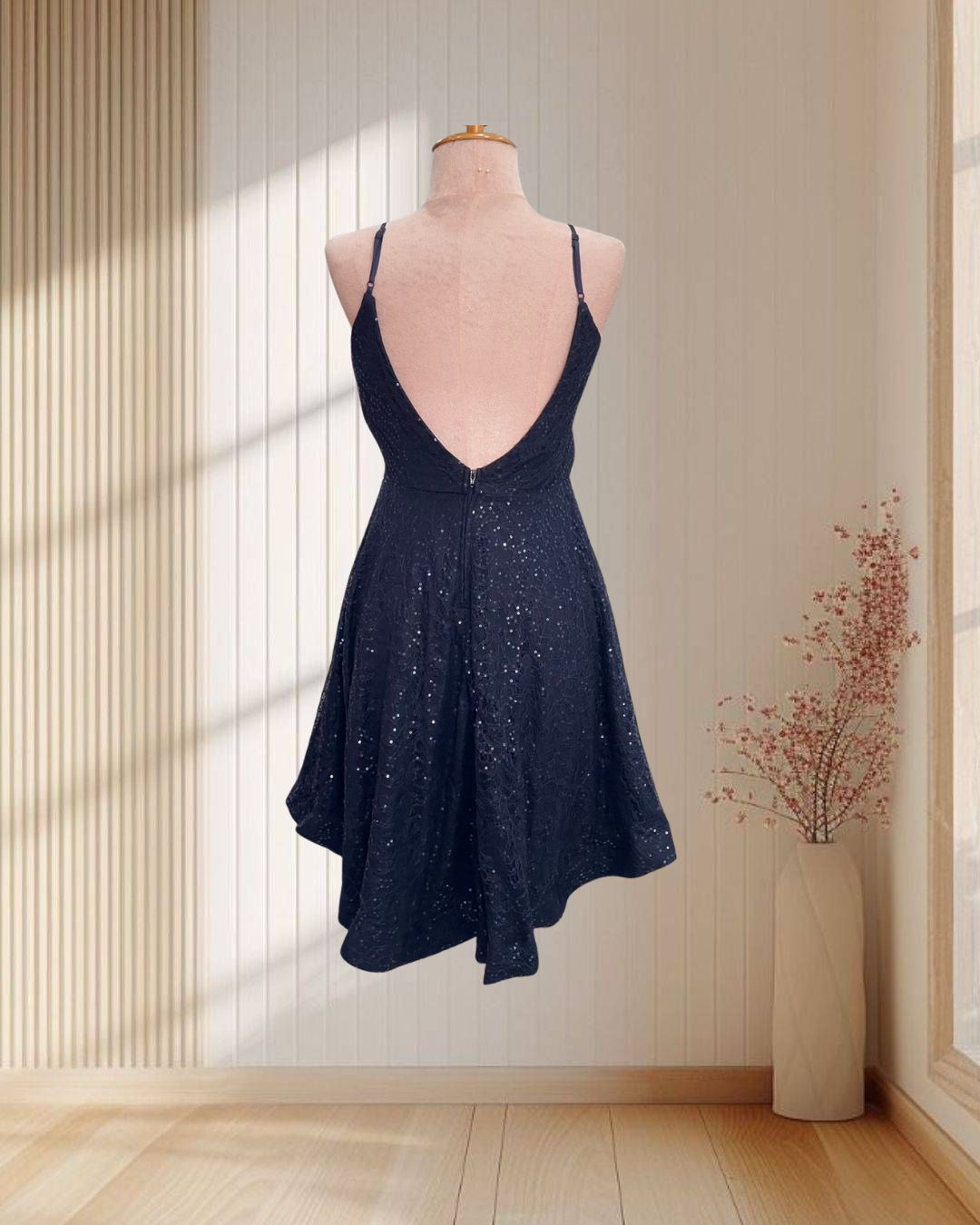 (PRE-LOVED) ราตรีสั้นสีกรม ปักเลื่อม สายเดี่ยว โชว์หลัง ไซส์ S