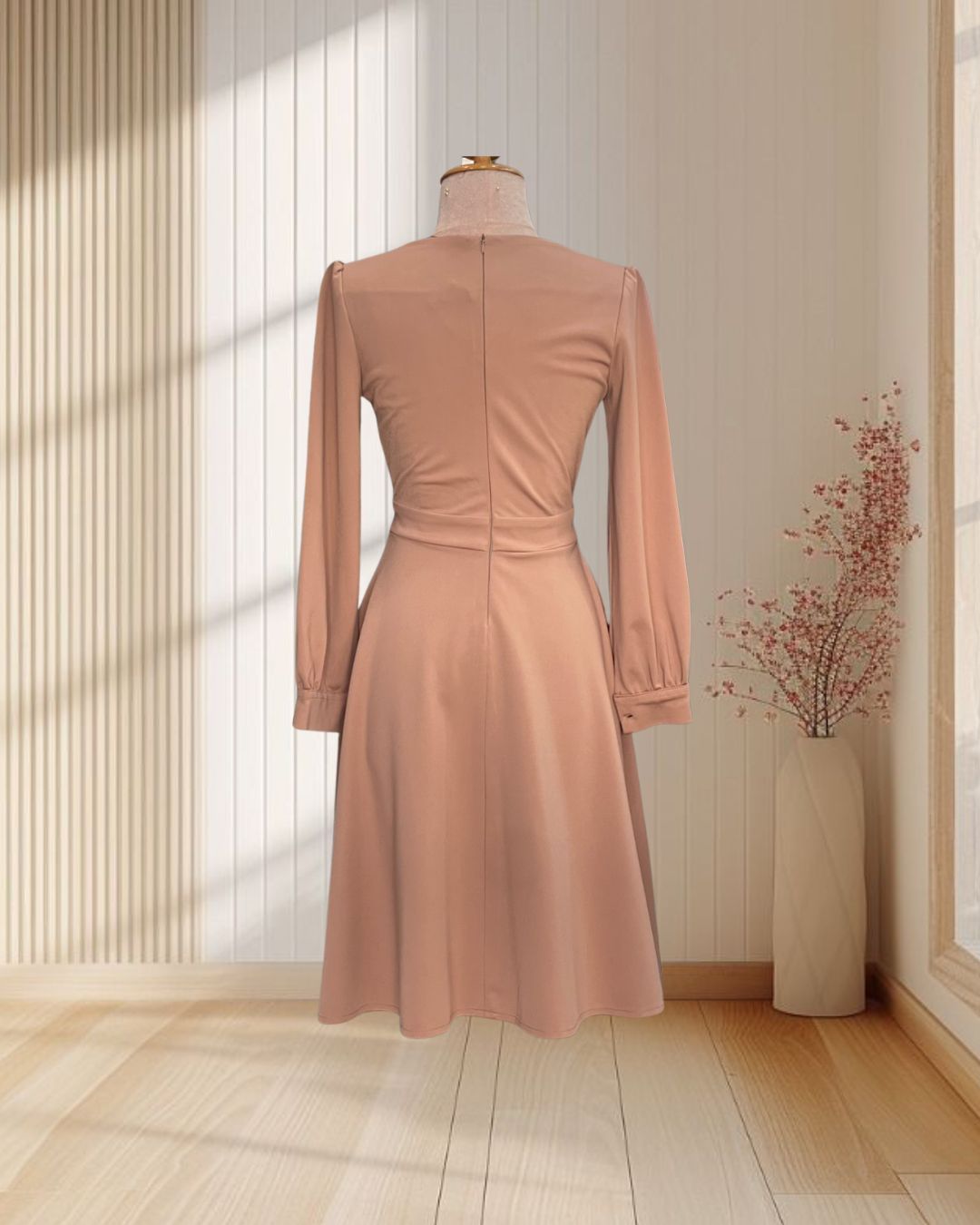 (PRE-LOVED) ชุดราตรีสั้นแขนยาวกระโปรงบานสีโอวัลติน S