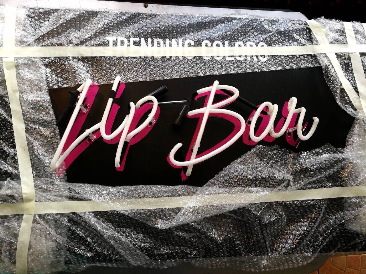 ป้ายไฟนีออนดัดตัวอักษร #lipBar