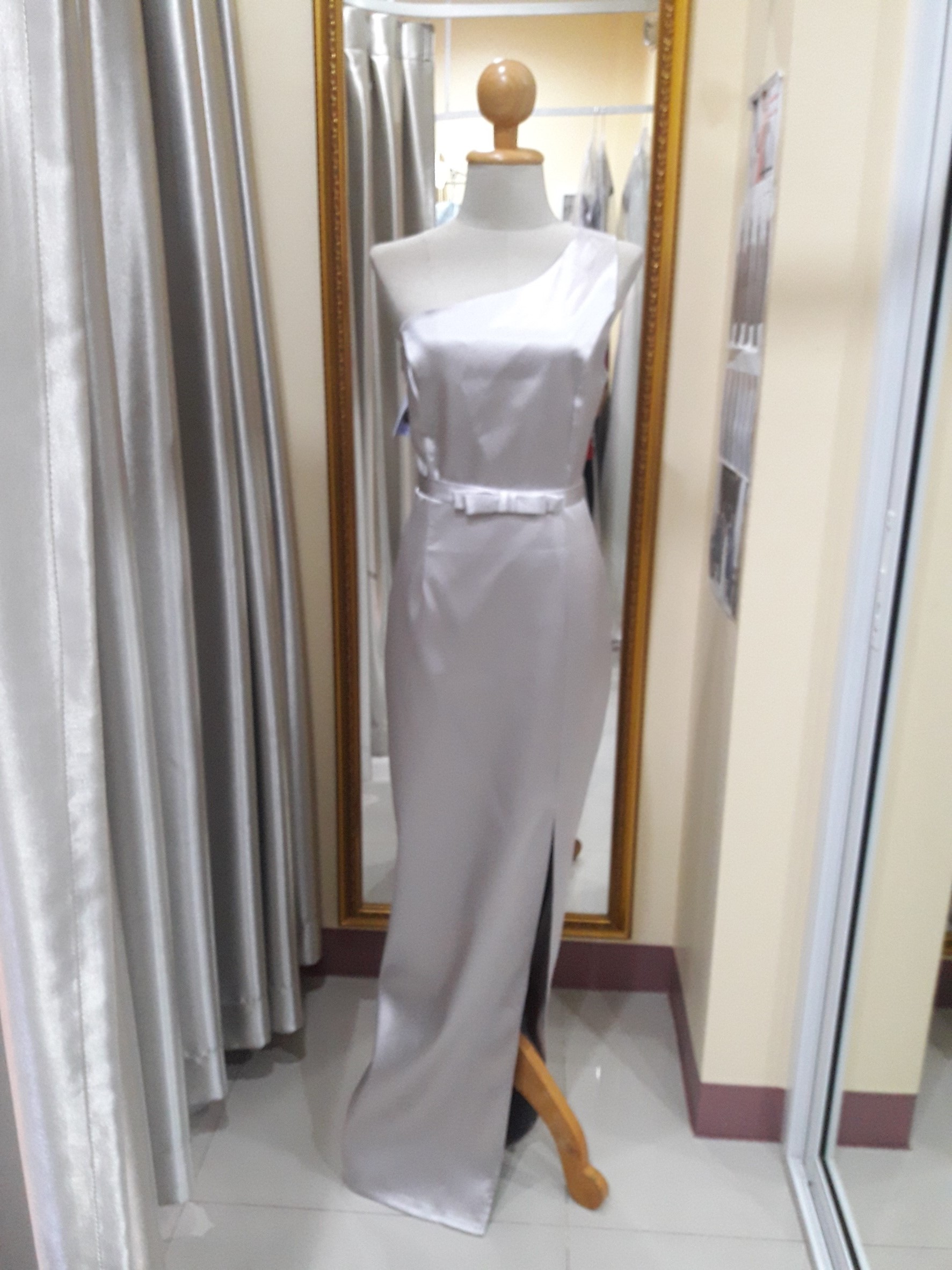 ราตรียาวสีเทาไหล่เดี๋ยว+โบว์ (XL)