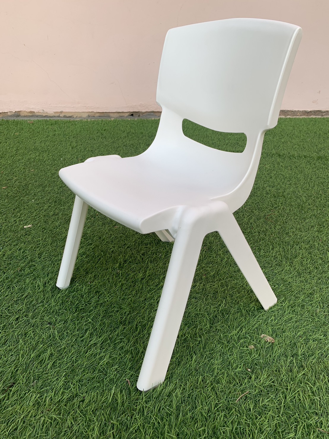 เก้าอี้สีขาว เก้าอี้เด็กเล็ก ที่นั่งสีขาว เก้าอี้สไตล์ minimal