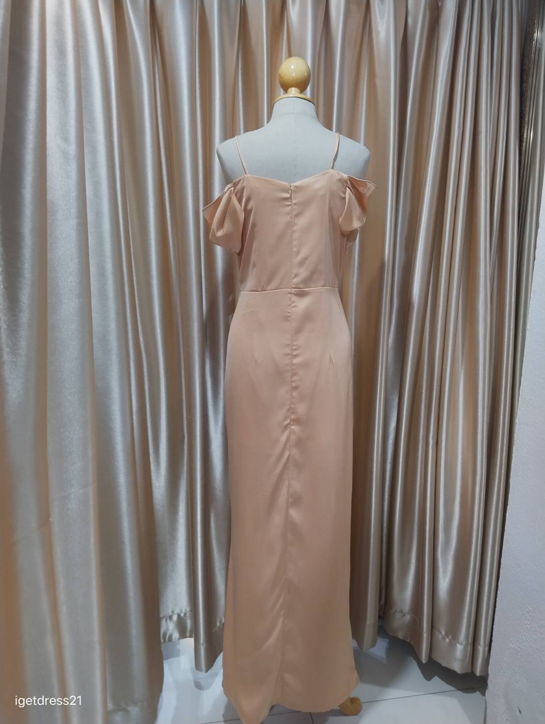 (PRE-LOVED) ชุดราตรียาวสายเดี่ยวโอบไหล่สีส้ม XL