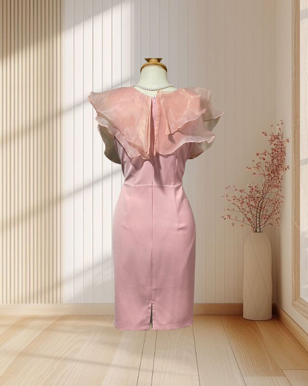 (PRE-LOVED) ชุดราตรีสั้นสีชมพู อกระบายผ้าแก้ว ไซส์ L