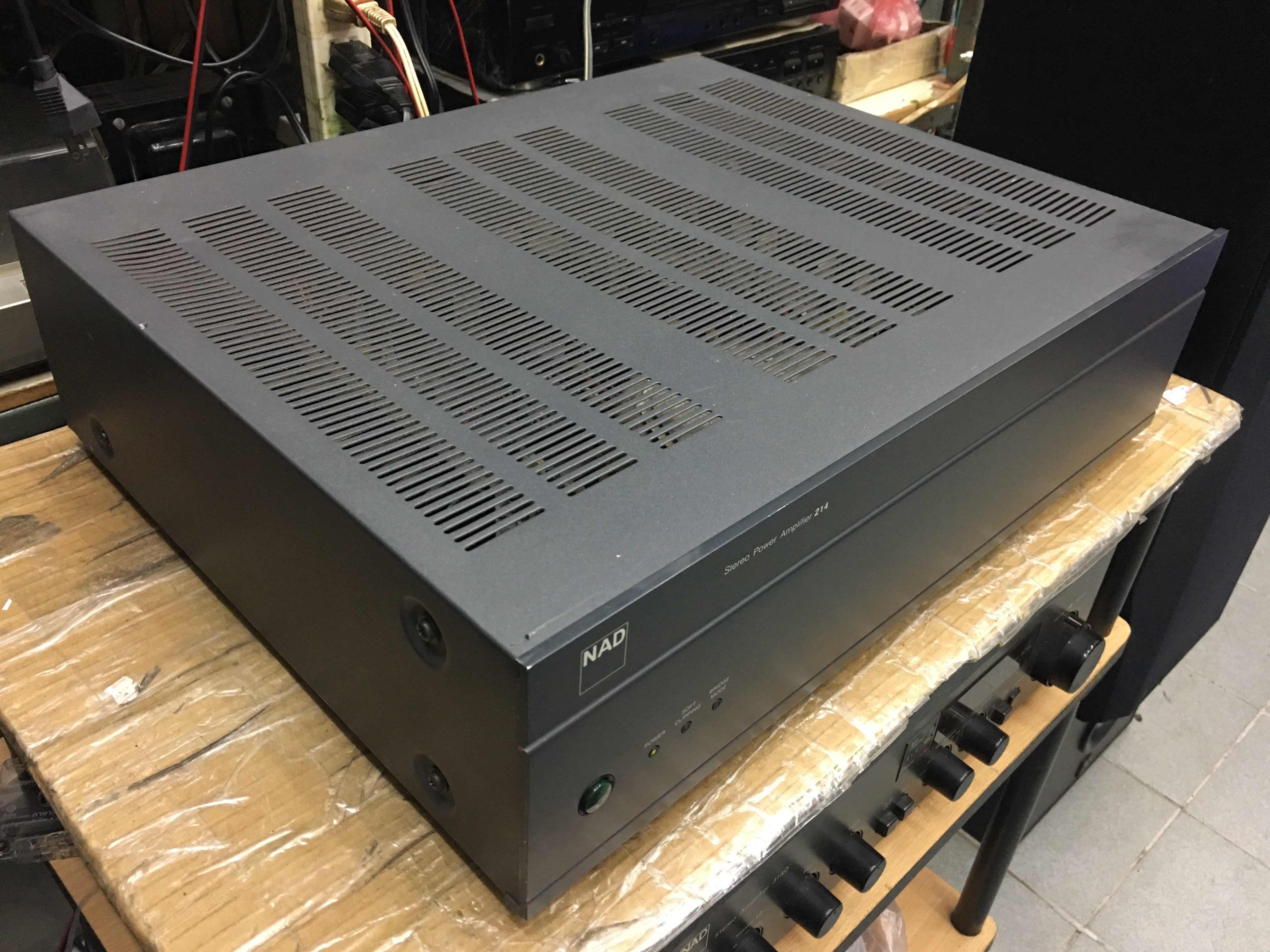 NAD 214 Stereo Power Amplifier (110V)