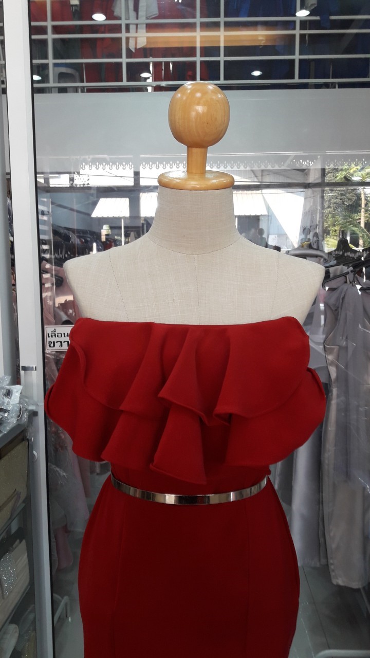 (PRE-LOVED) ราตรีสั้นแดงไวน์ปาดไหล่อกระบาย2ชั้น (S) มือ2