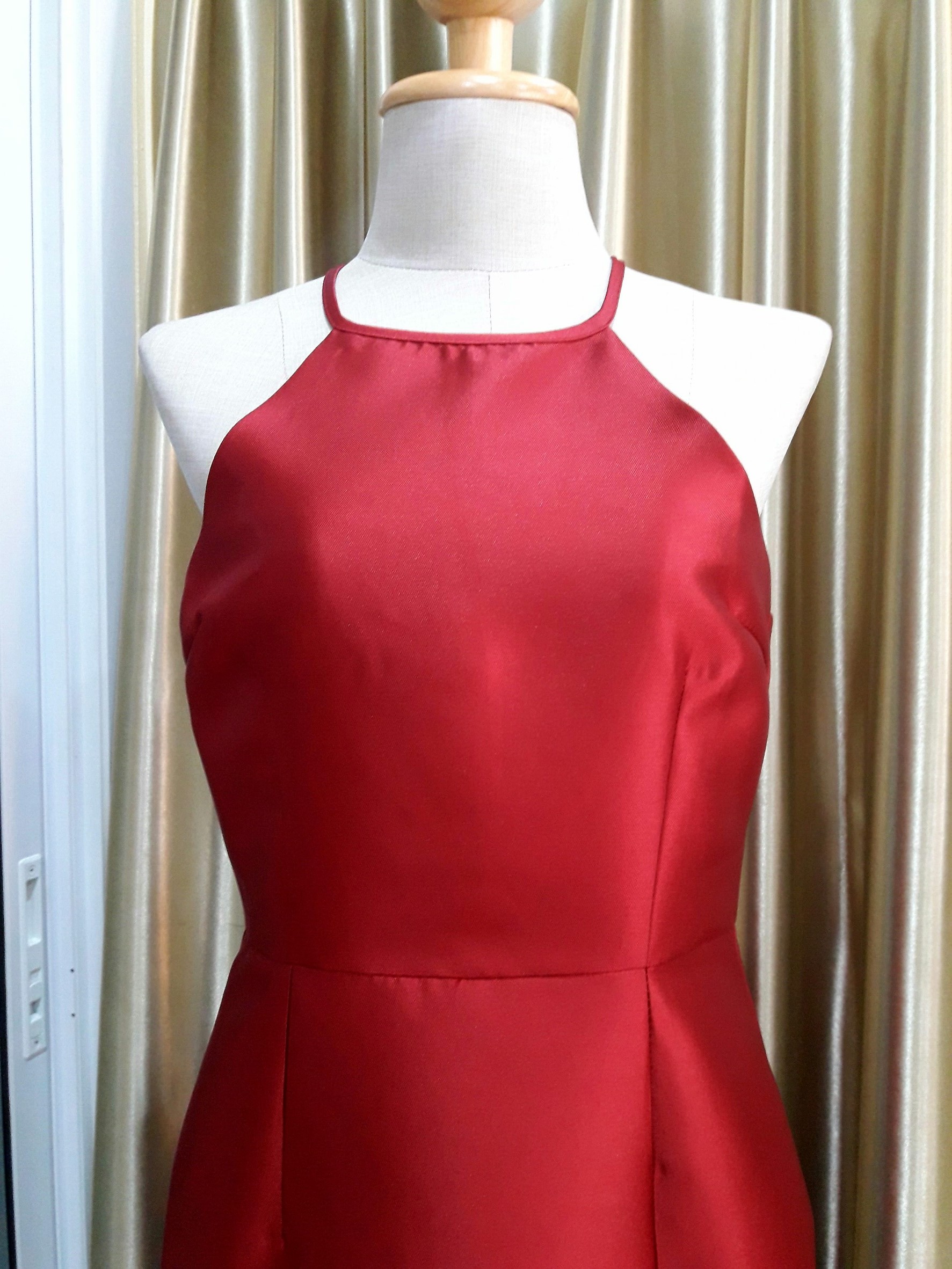 (PRE-LOVED) ชุดราตรียาวสีเเดง(M)