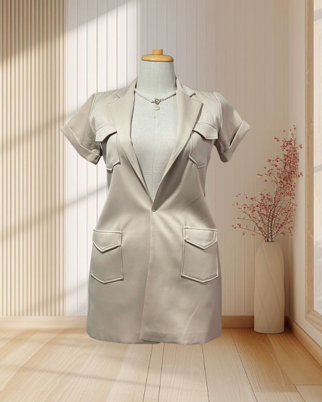 (PRE-LOVED) เสื้อคลุมคอปกแต่งกระเป๋าสีครีม ไซส์ L