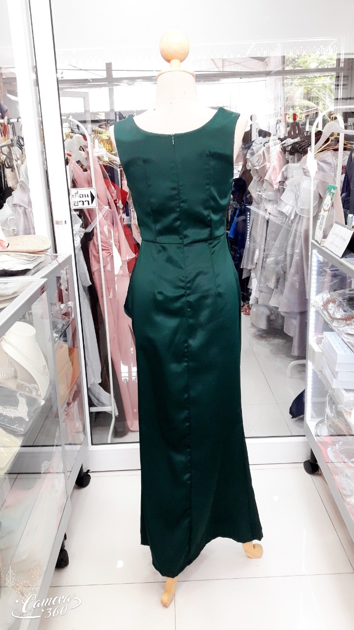 (PRE-LOVED) ราตรียาวสีเขียวแขนกุดเข็มกลัดเอว (อก36 เอว30 สะโพก38)