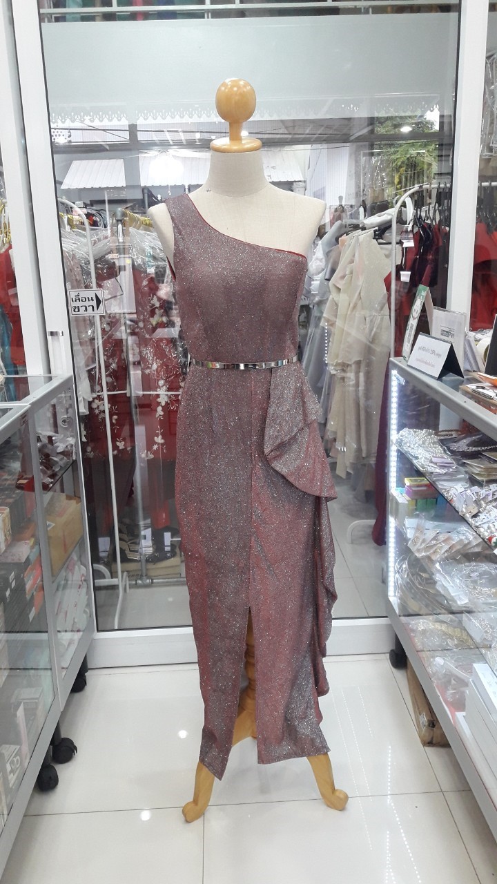 ราตรียาวสีแดงกลิตเตอร์ไหล่เบี่ยง (M)