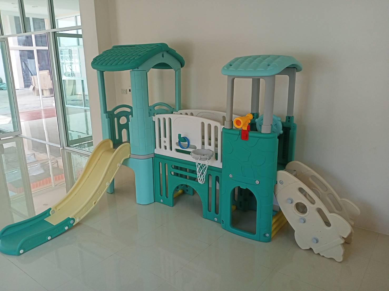 บ้านน้อนสองชั้นบันไดจรวด