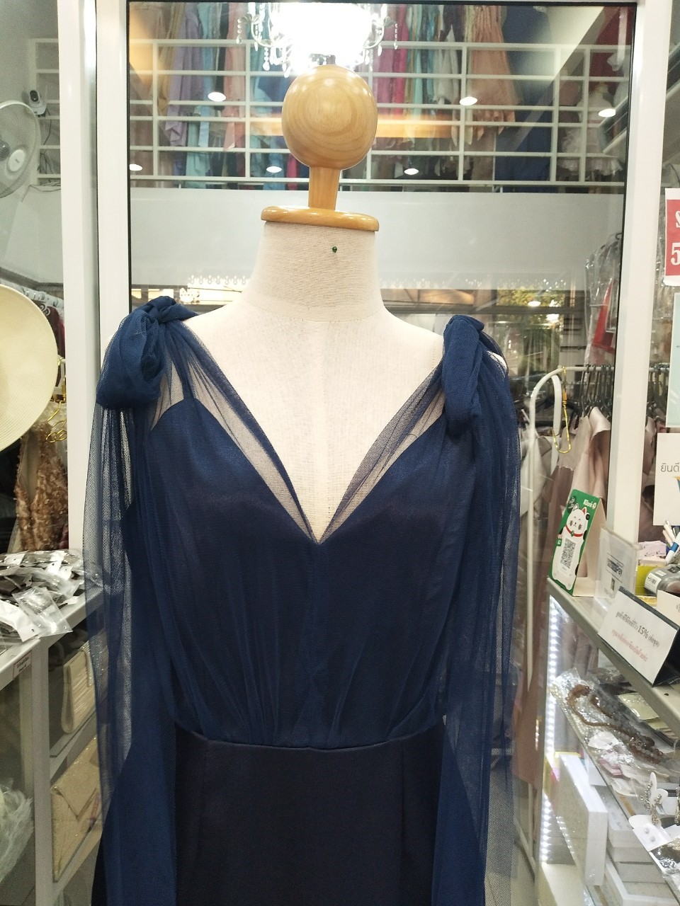 (PRE-LOVED) สั้นกรมดัชเชสบ่ามุ้ง2ข้างตาข่ายนิ่ม (M)