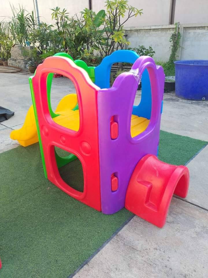 ปีนป่ายกระดานลื่นตัวเล็ก