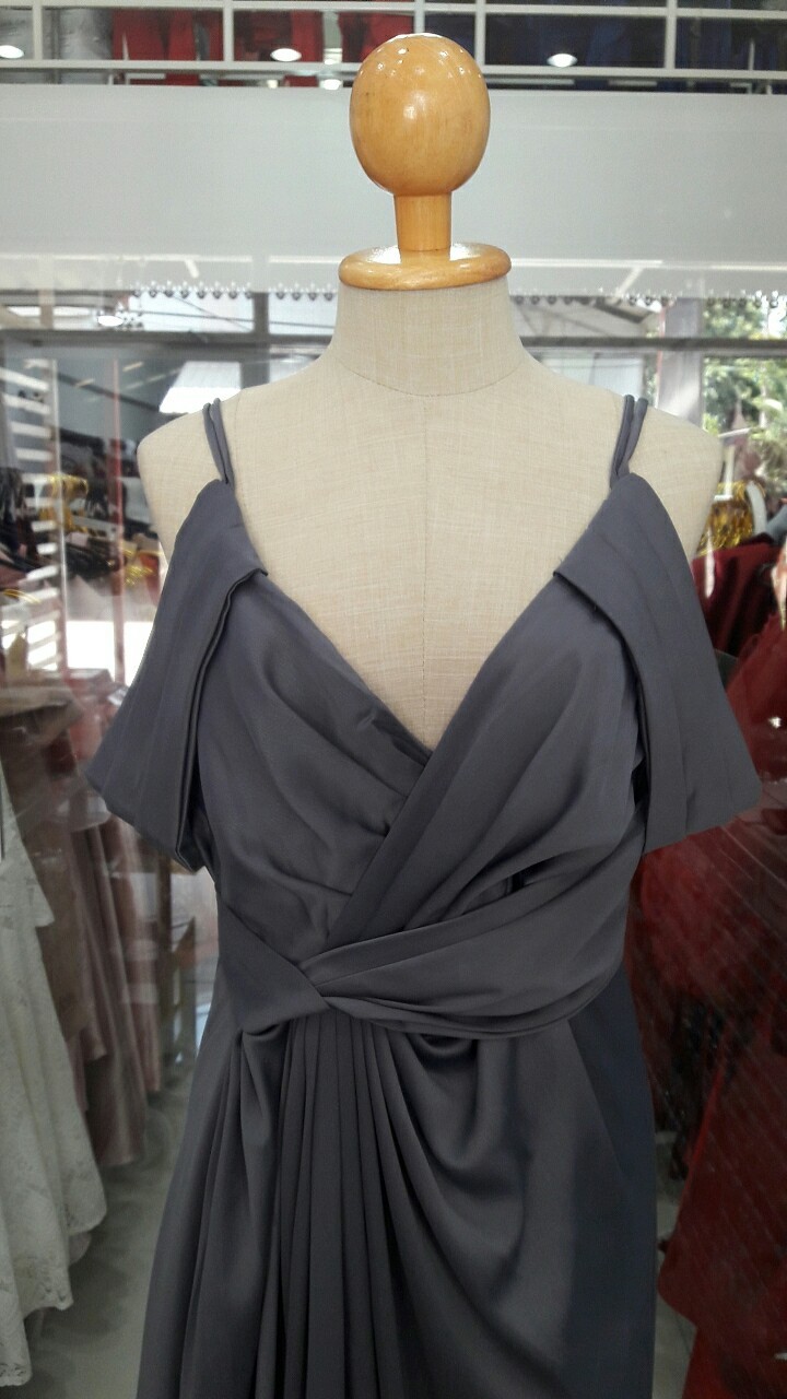 (PRE-LOVED) ยาวเทาสายเดี่ยวปิดแขน (L) มือ2