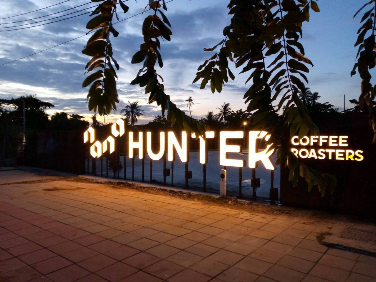 งานป้ายกล่องไฟหน้าร้าน NANA Hunter coffee Roasters