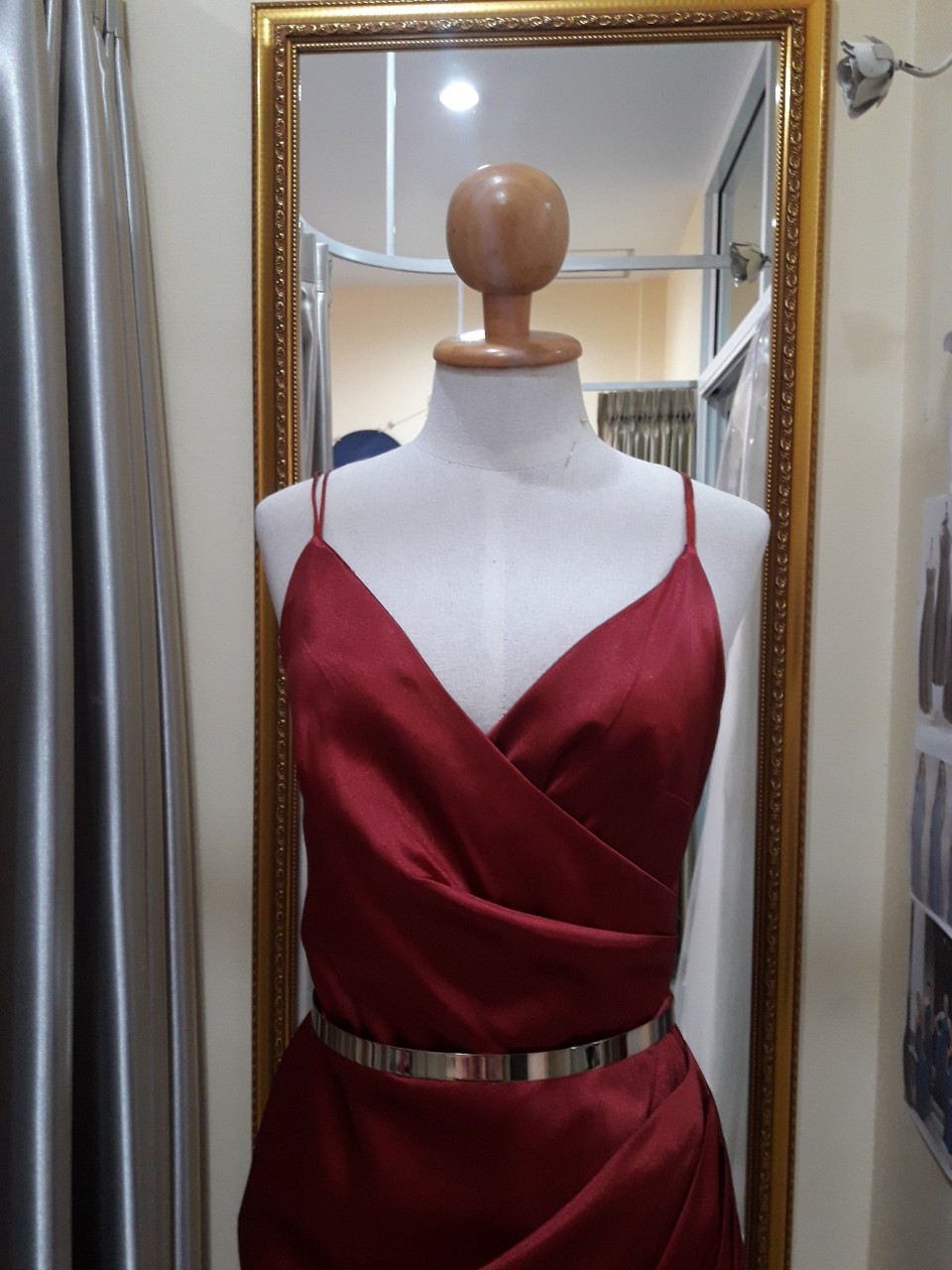 (PRE-LOVED) ราตรียาวสีเเดงสายเดี่ยวจีบหน้า(S)