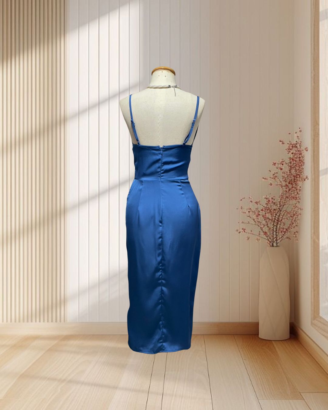 (PRE-LOVED) ราตรีสั้นสีน้ำเงิน สายเดี่ยวแหวกหน้า แต่งจีบเอว ไซส์ XS