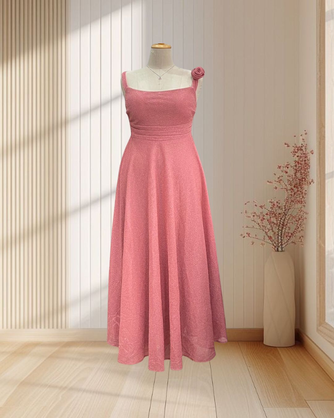 ราตรียาวสีชมพู ผ้าสกลิตเตอร์ สายเดี่ยวแต้งดอกไม้ ไซส์ L