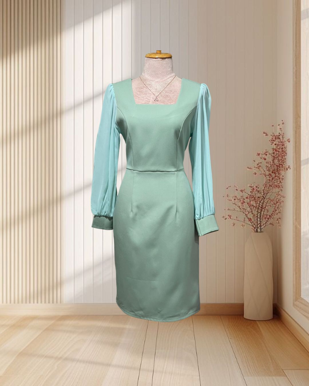 (PRE-LOVED) เดรสสั้นสีเขียว แขนยาวผ้าชีฟอง กระโปรงทรงสอบ ไซส์ L