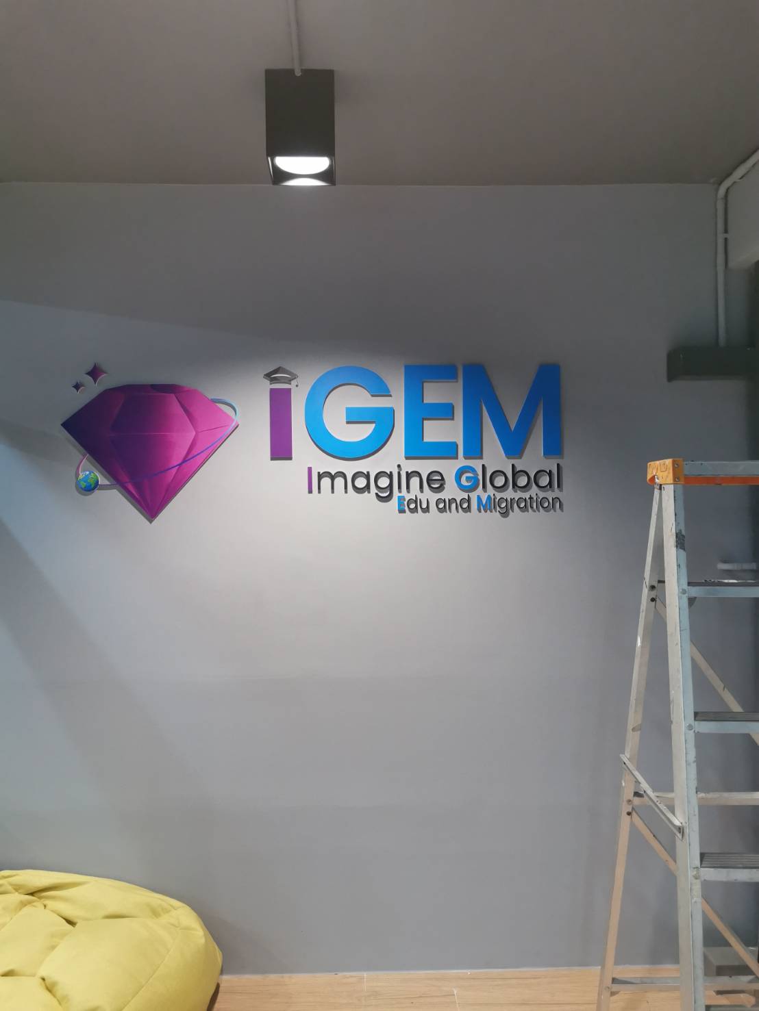 ป้ายอะคริลิคไดคัท '' IGEM ''