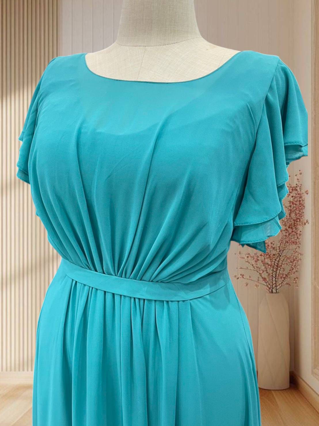 (PRE-LOVED) ราตรียาวสีเขียว ผ้าชีฟองแขนระบาย ผ้กรุยกราย พริ้วๆ ไซส์ 2XL