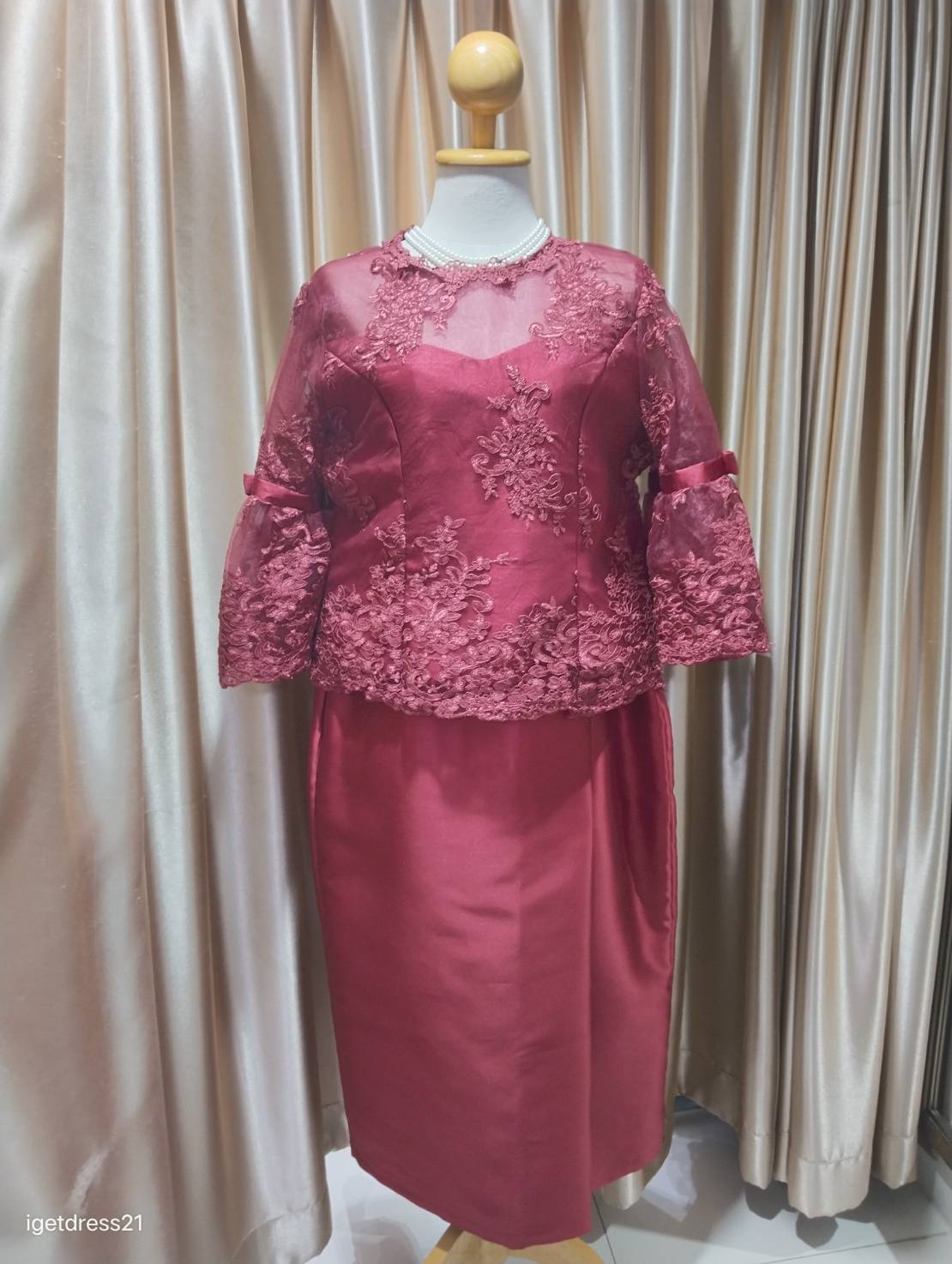 ชุดลูกไม้เสื้อแดง+กระโปรงแดงยาว 2XL