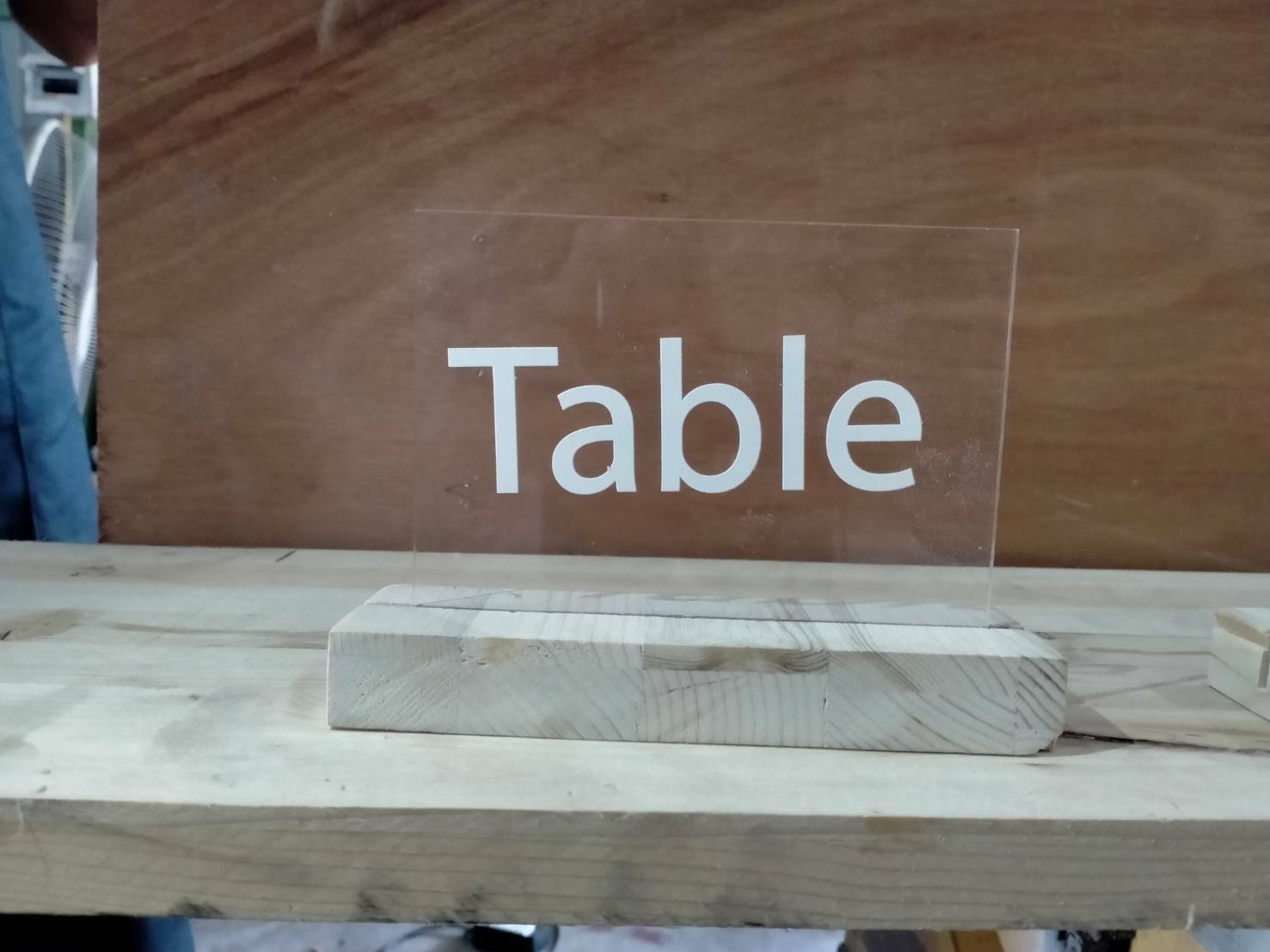 งานป้ายตั๊งโต๊ะ สกีนบนแผ่นอคริลิค - Table