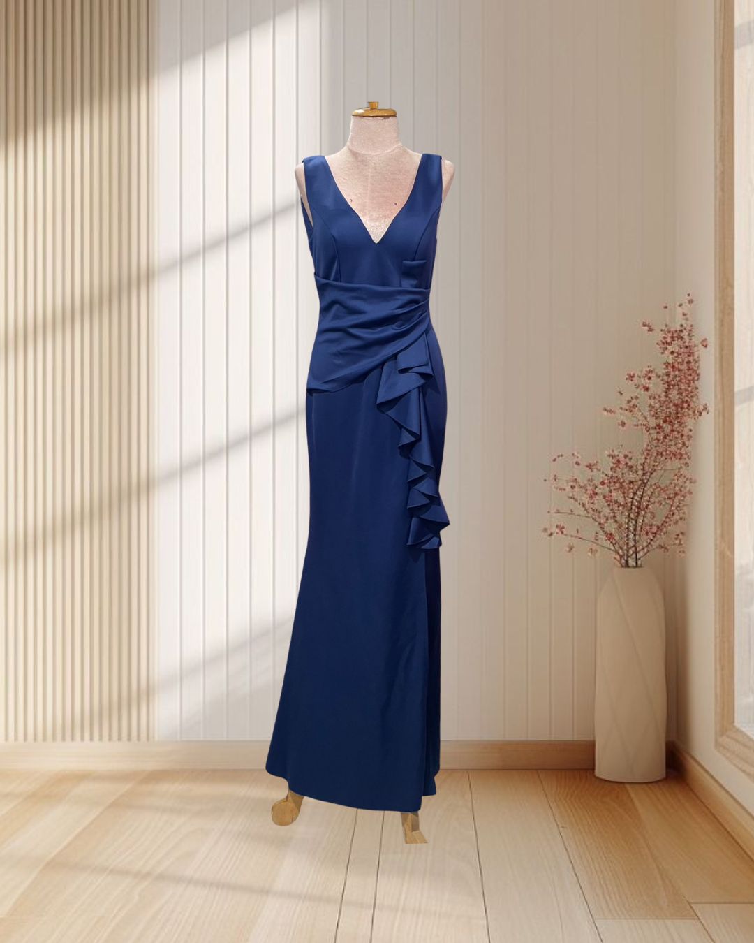 (PRE-LOVED) ราตรียาวสีน้ำเงิน แขนกุด เว้าหลังแต่งระบายหน้านาง ไซส์ M